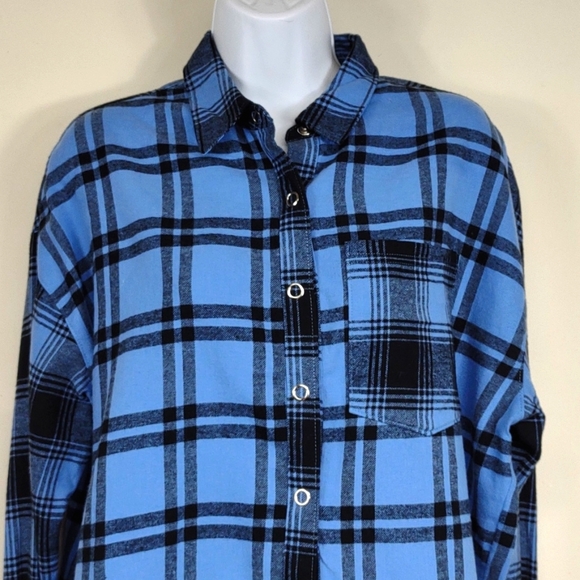 Forever 21 blue and black Medium Flannel button down Shirt - Picture 3 of 9